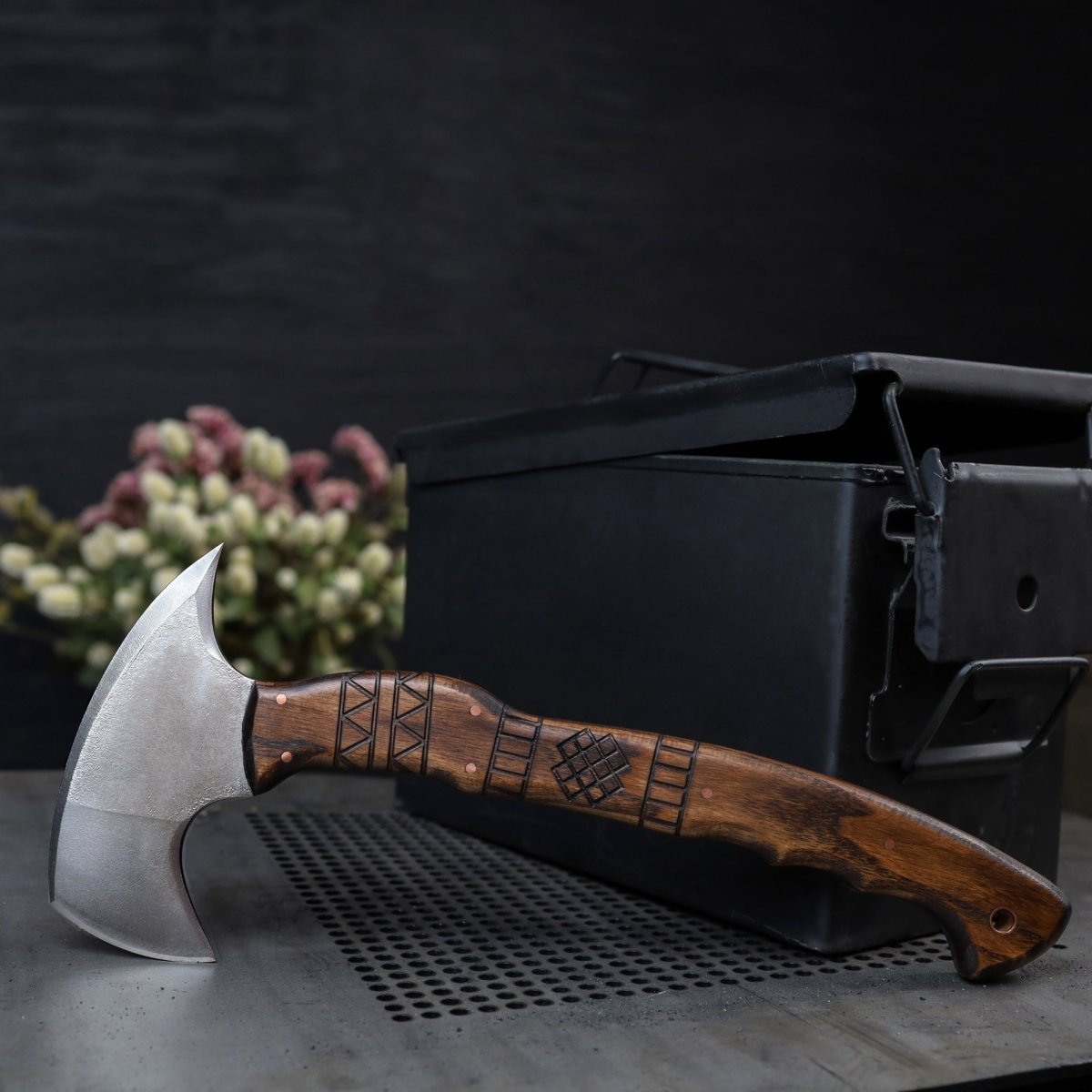 Hand forged tomahawk "Nanook"