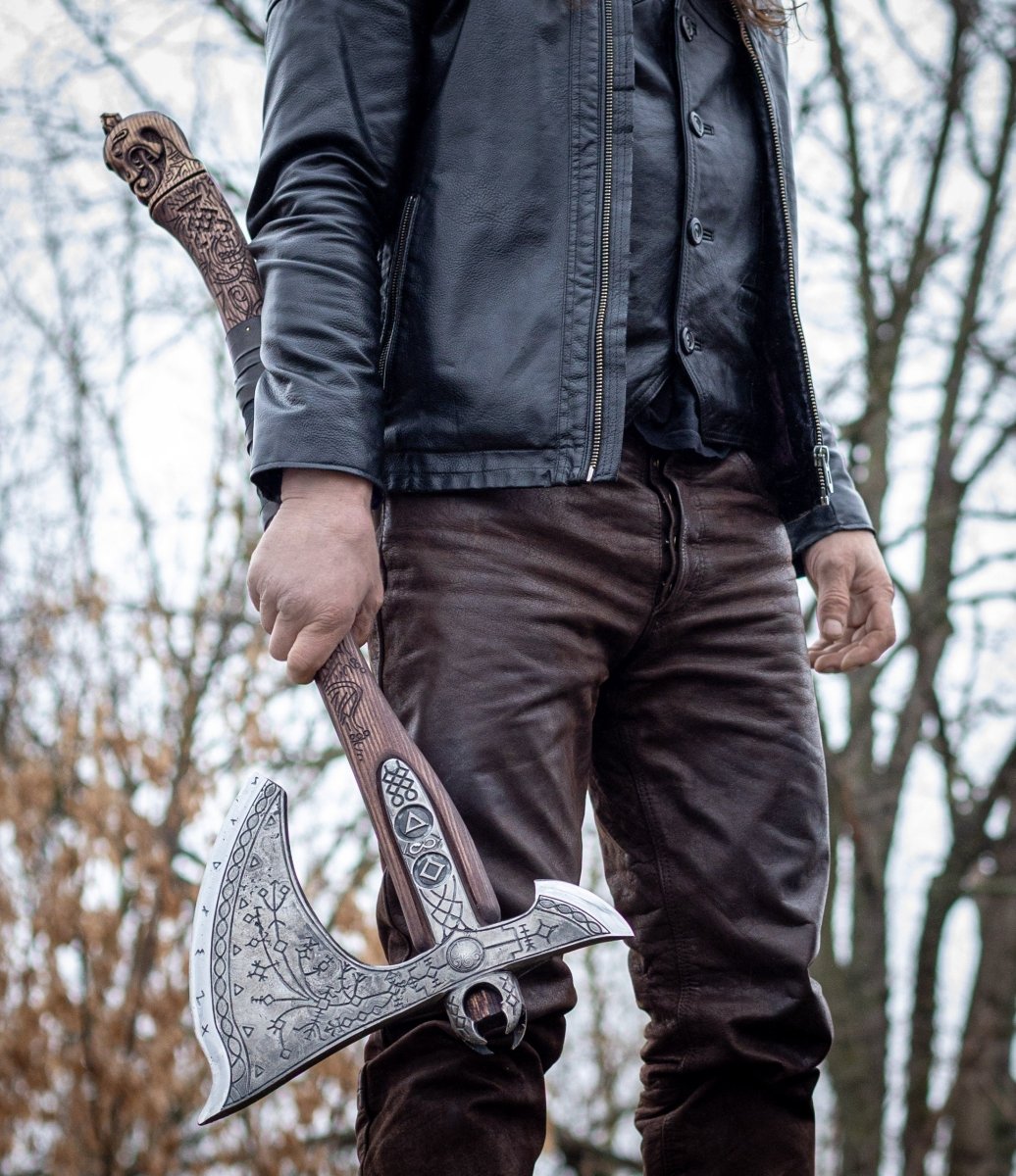 Real Leviathan axe with Glow-in-the-Dar Runes