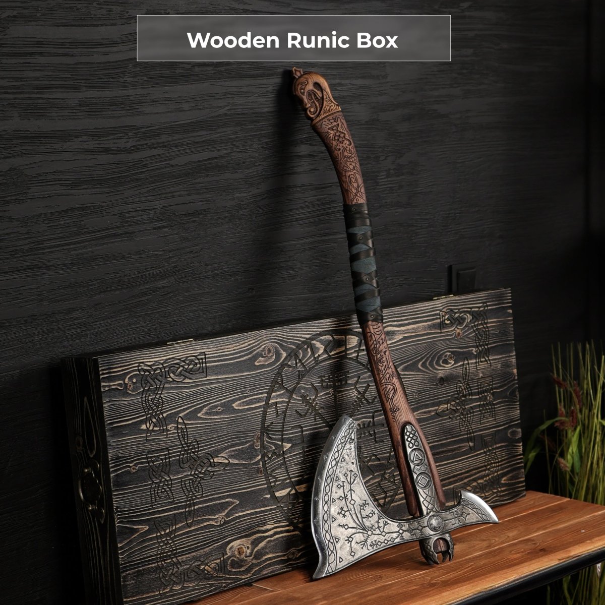 Real Leviathan axe with Glow-in-the-Dar Runes