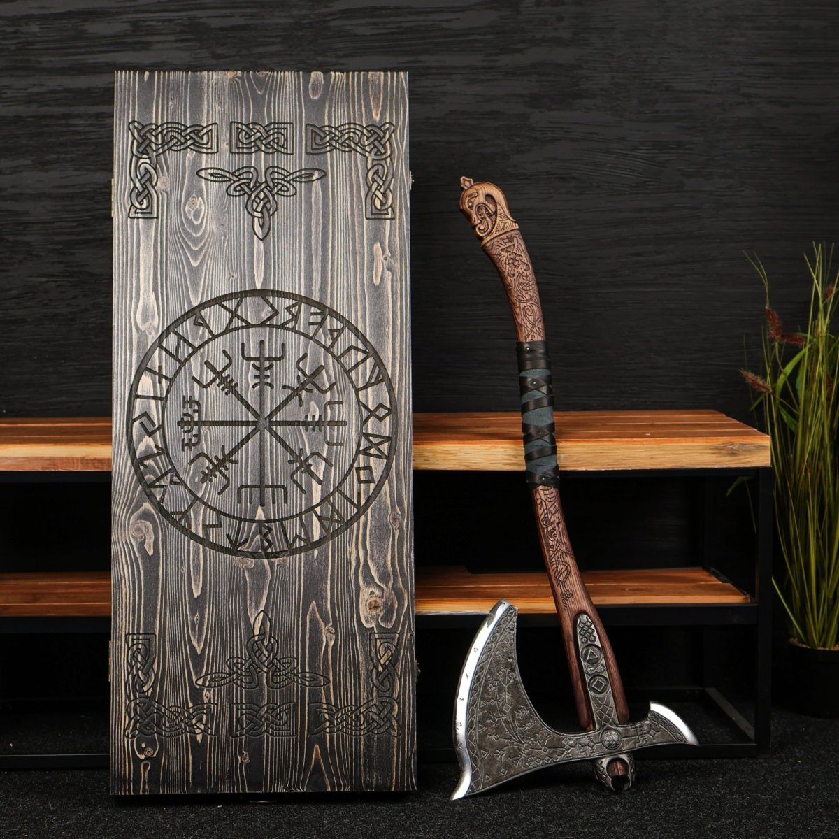Real Leviathan axe with Glow-in-the-Dar Runes