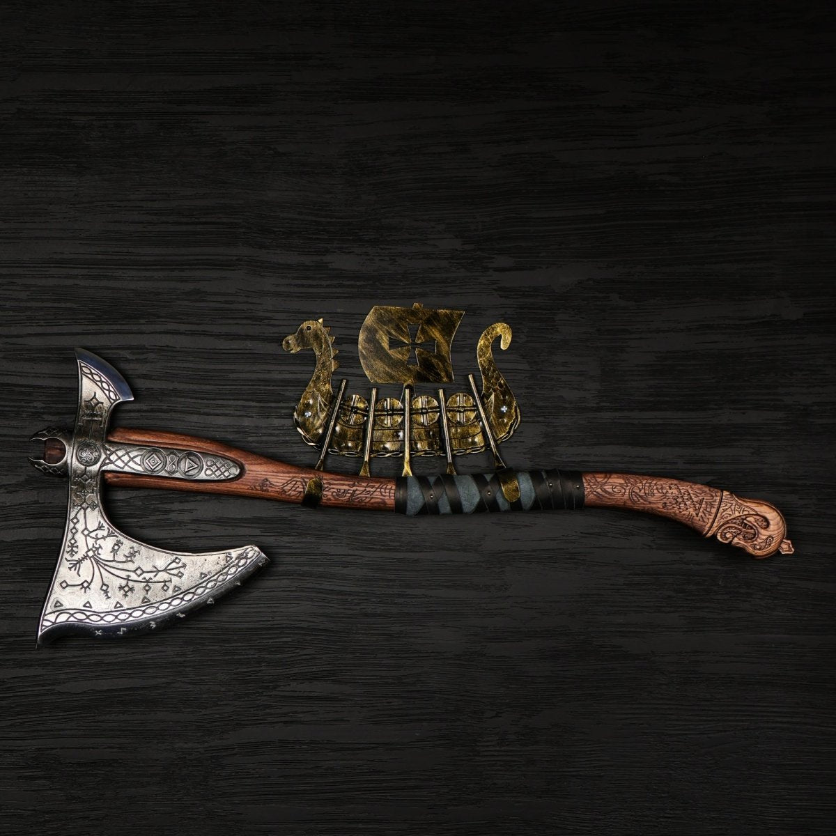 Real Leviathan axe with Glow-in-the-Dar Runes