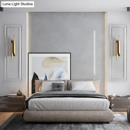 Gold Art Deco Wall Lamp - Quadrilateral Metallic Sconce Decorbites