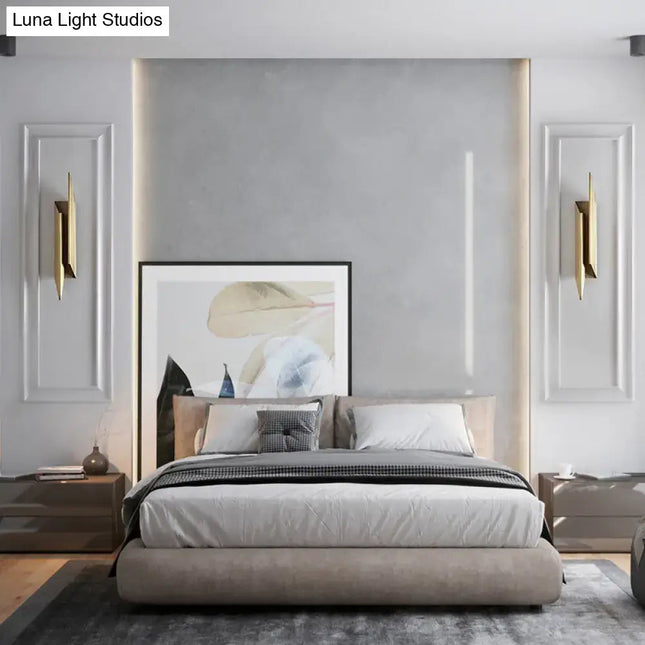Gold Art Deco Wall Lamp - Quadrilateral Metallic Sconce Decorbites