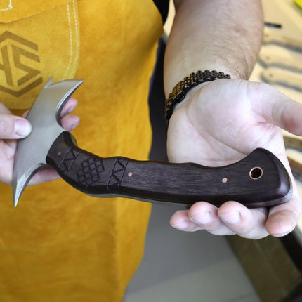Compact tomahawk "Tahu" with wooden handle