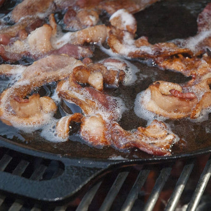 Primo Oval Large 300 Ceramic Kamado BBQ Grill W/ Stainless Steel Grates [PGCLGH] (SAK14871)